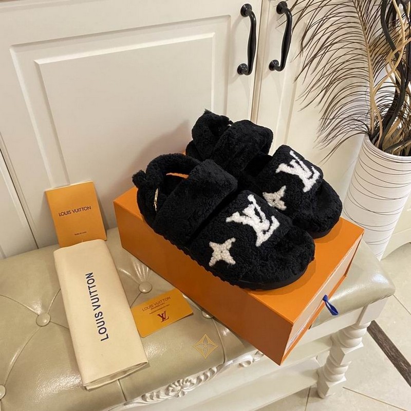 LV Women's Slippers 107